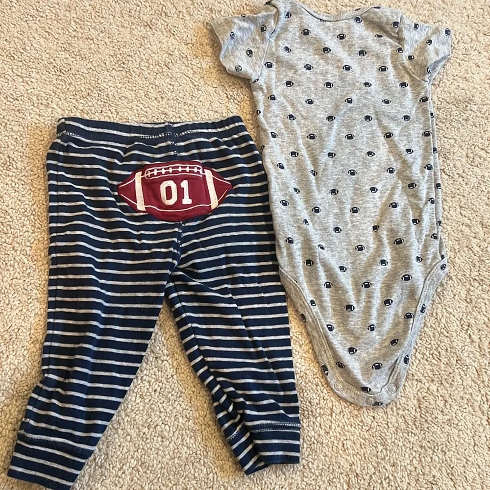 Bundle of Carter’s 12 month clothes - Picture 7 of 16